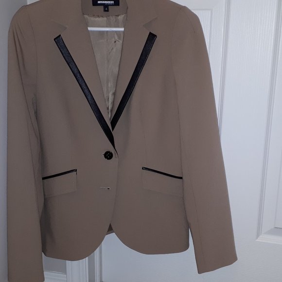 Ladie's Jacket size 4 - Picture 3 of 3